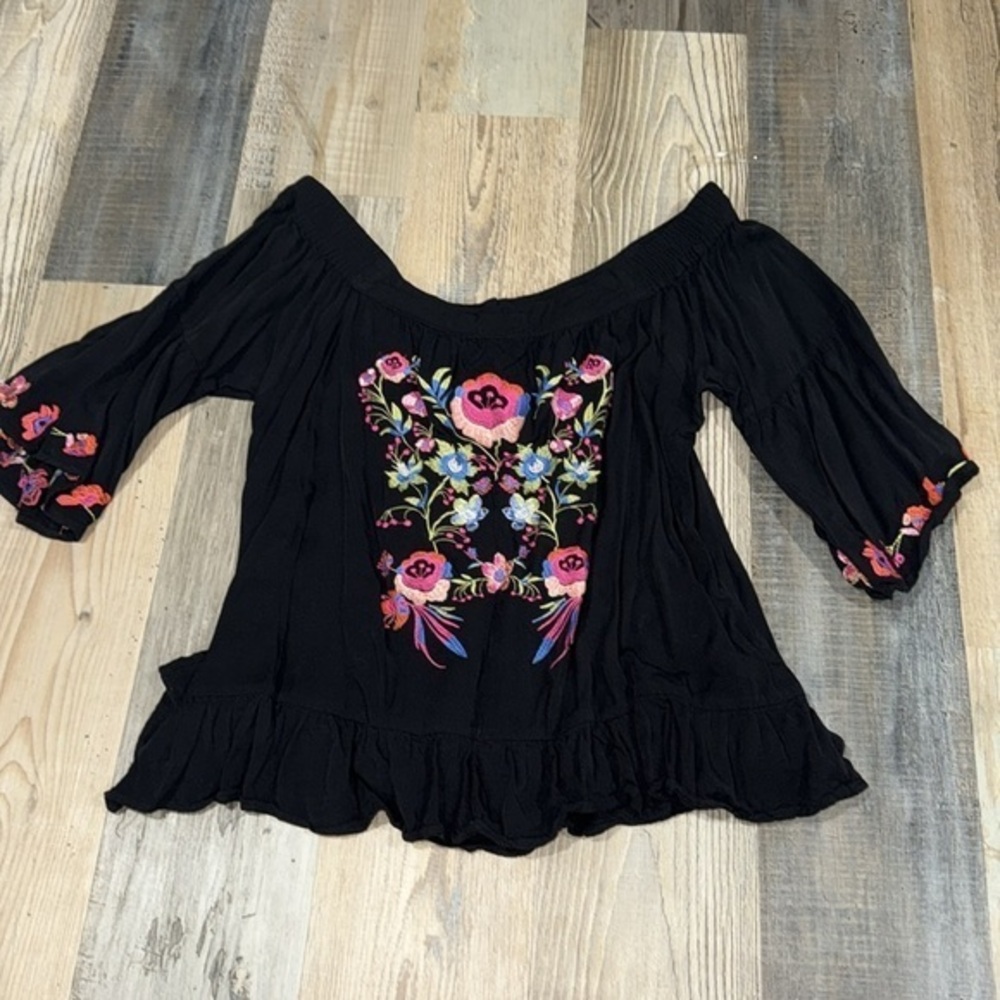 Umgee embroidered ruffle top